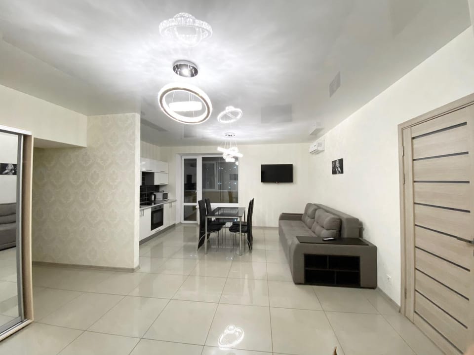 Lux 3-bedroom apartment in Most City area Apartment in Dnipro