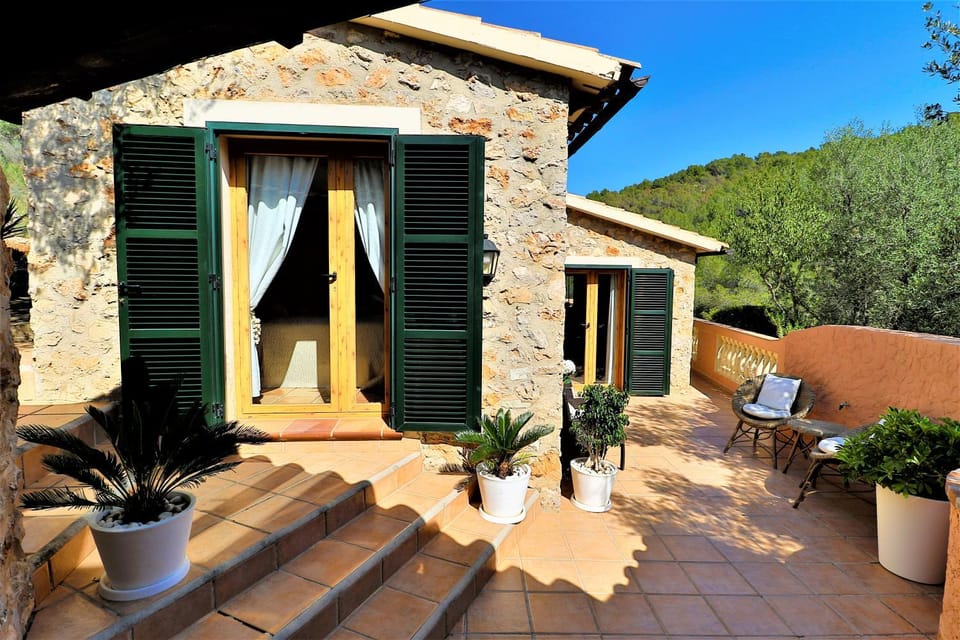 Patio, BBQ facilities, On site