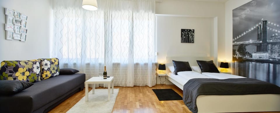 Living room, Bedroom, City view