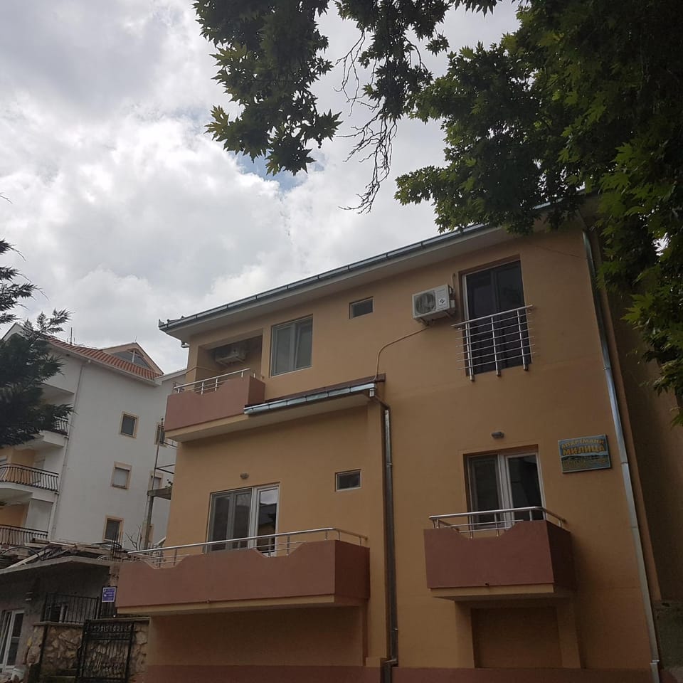 Balcony/Terrace, Text overlay