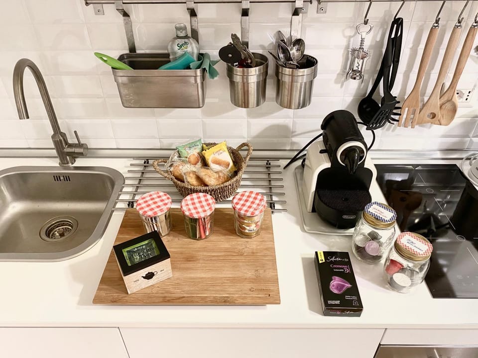 Coffee/tea facilities, Kitchen or kitchenette, Breakfast