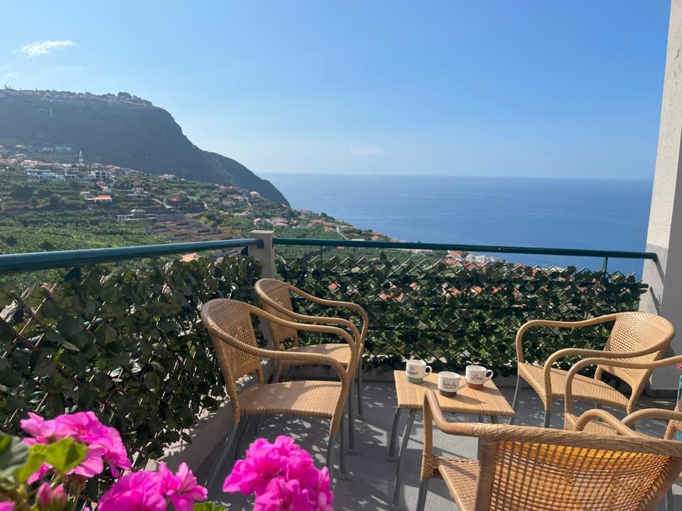 Day, Natural landscape, View (from property/room), Balcony/Terrace, Seating area, Mountain view, Sea view