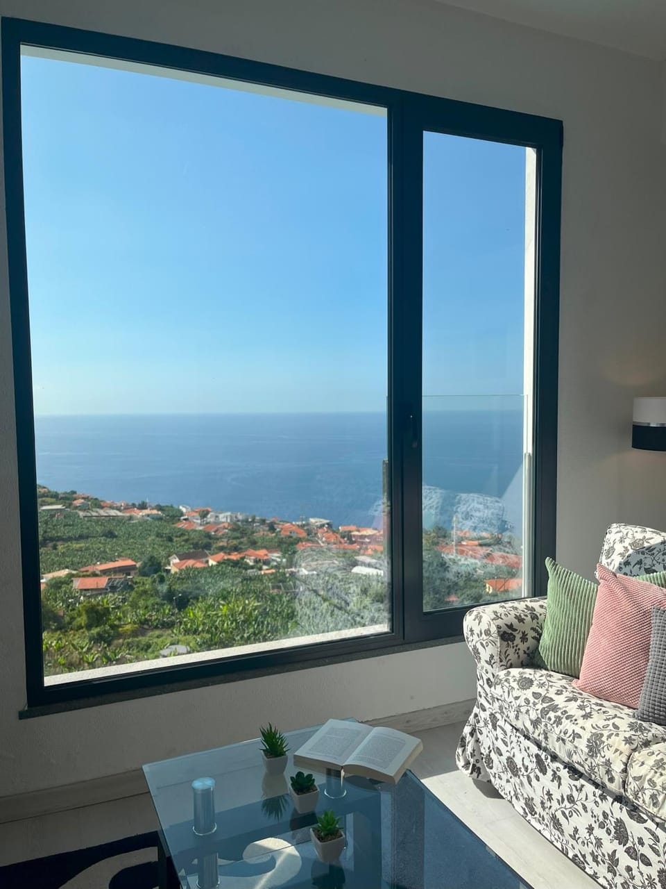 Day, Natural landscape, View (from property/room), Living room, Seating area, Mountain view, Sea view