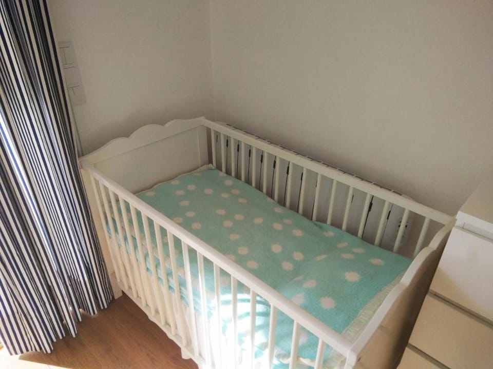 Bedroom, cot