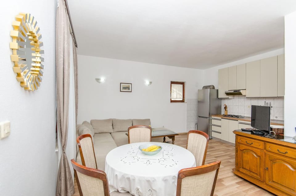 Kitchen or kitchenette, Living room, Dining area