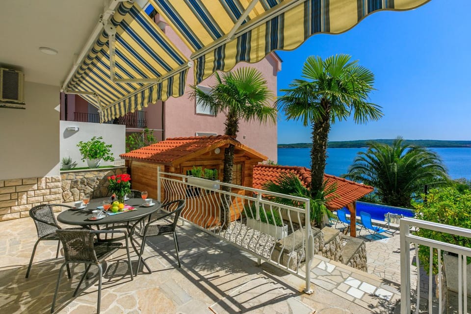 Balcony/Terrace, Pool view, Sea view