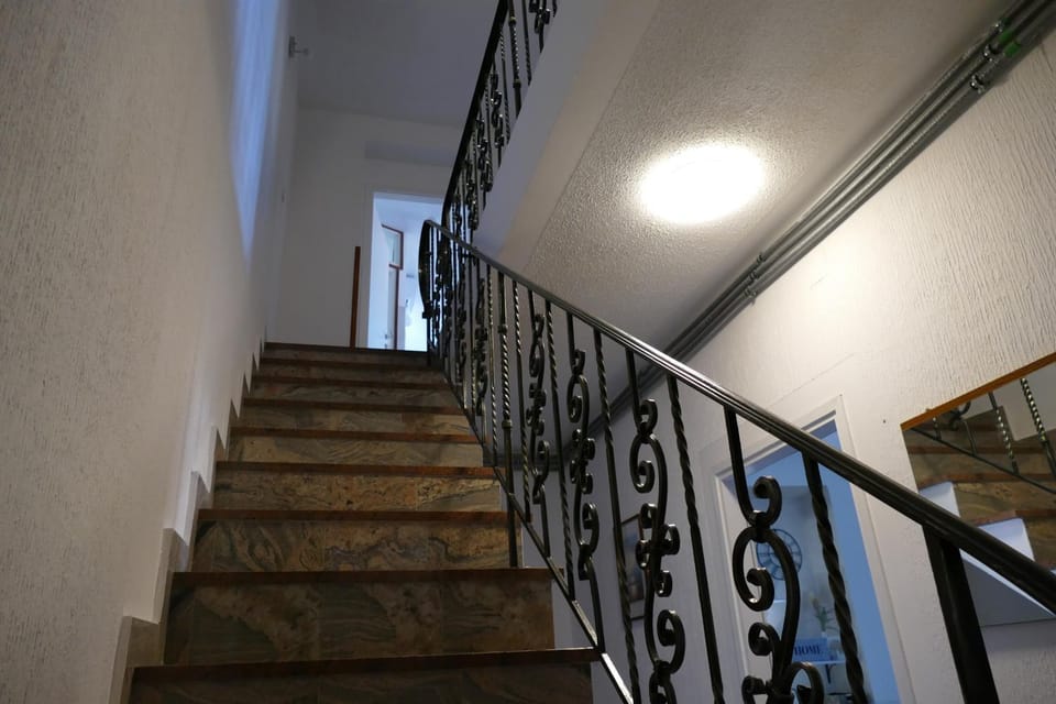Location, children, Family