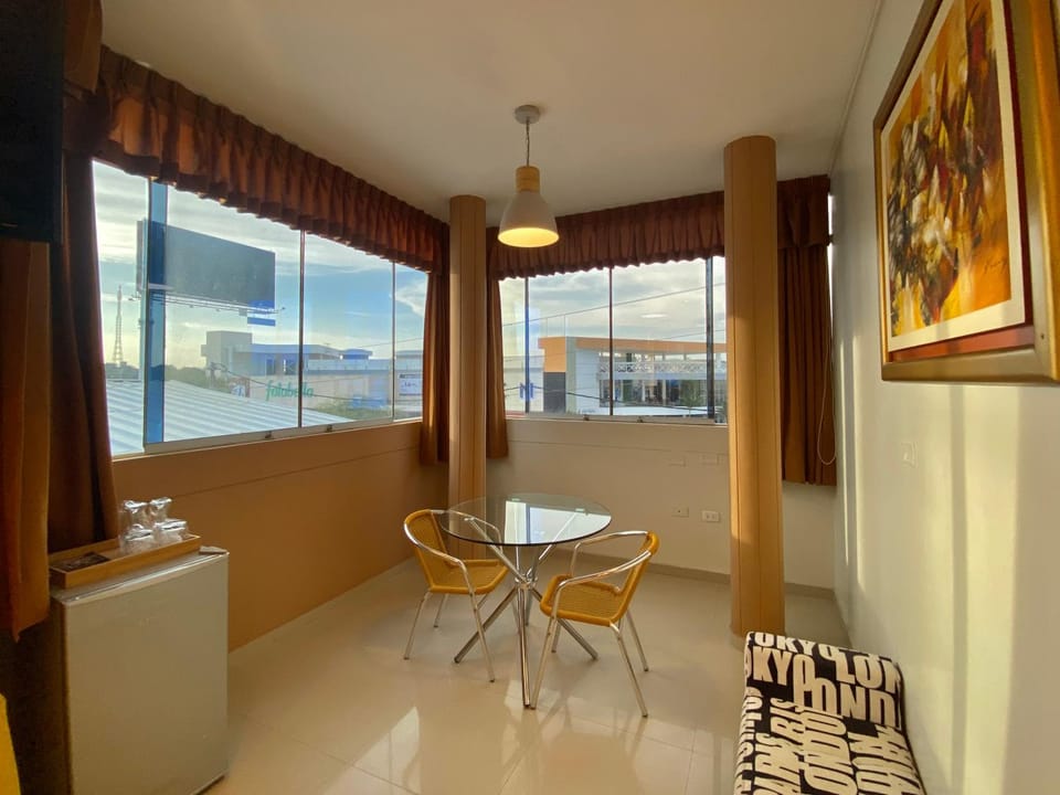 Seating area, Dining area