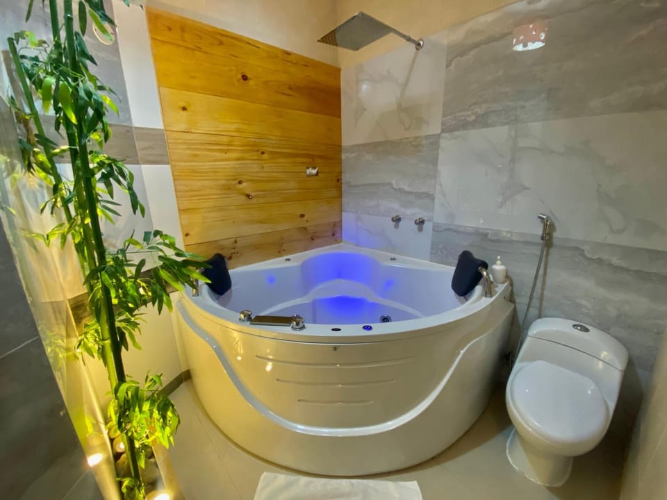 Hot Tub, Bathroom