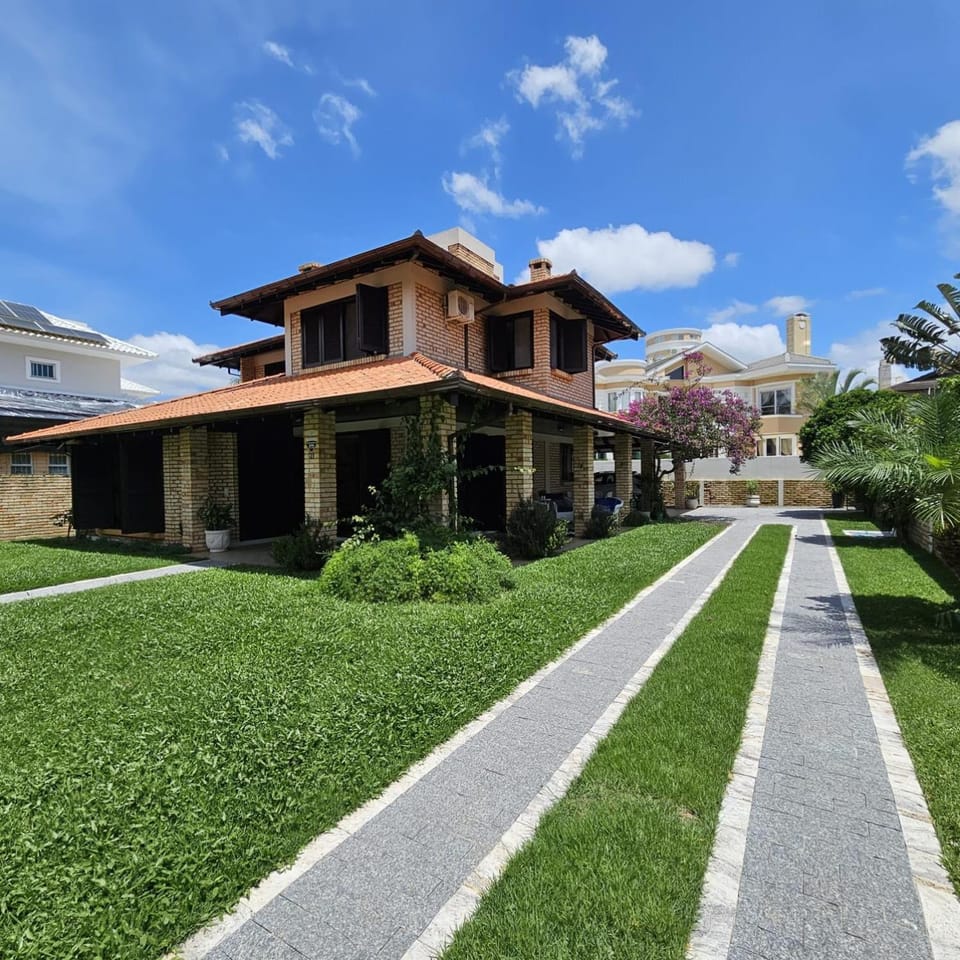 C130 Casa para 10 pessoas a 150m da praia House in Florianopolis