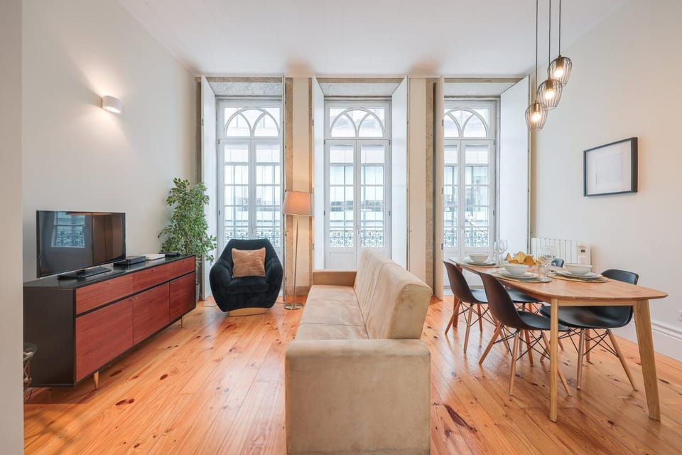 Aliados Town Hall Central Apt by LuxiStay Apartment in Porto