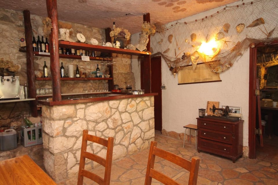 Location, children, Family