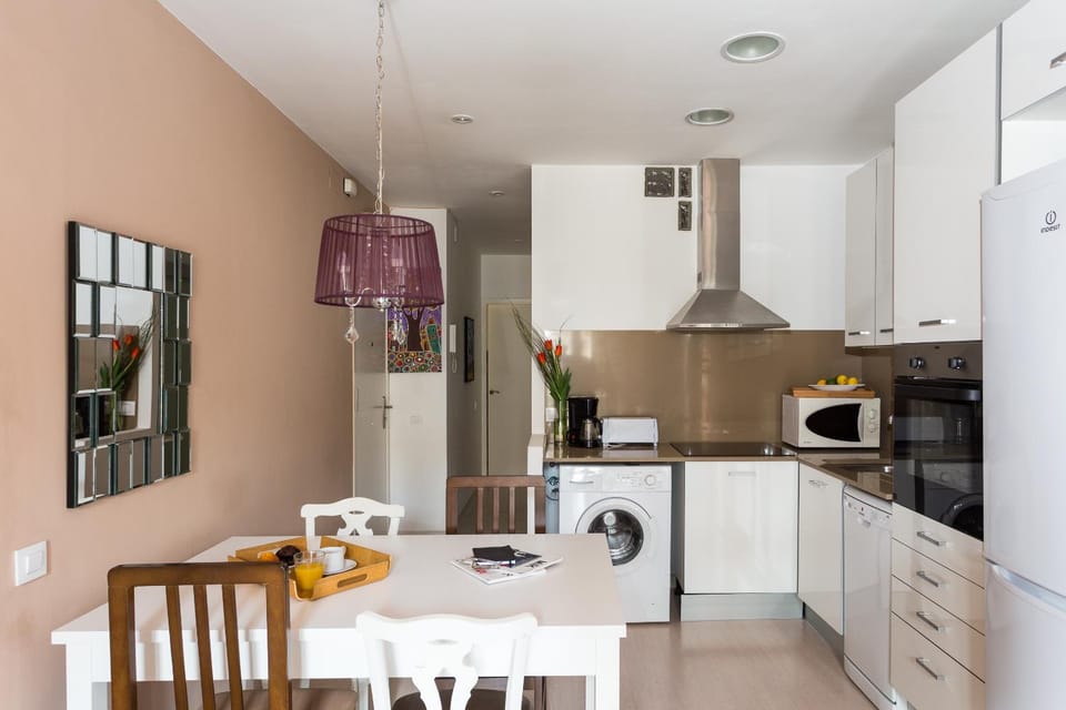 Coffee/tea facilities, Kitchen or kitchenette, Dining area