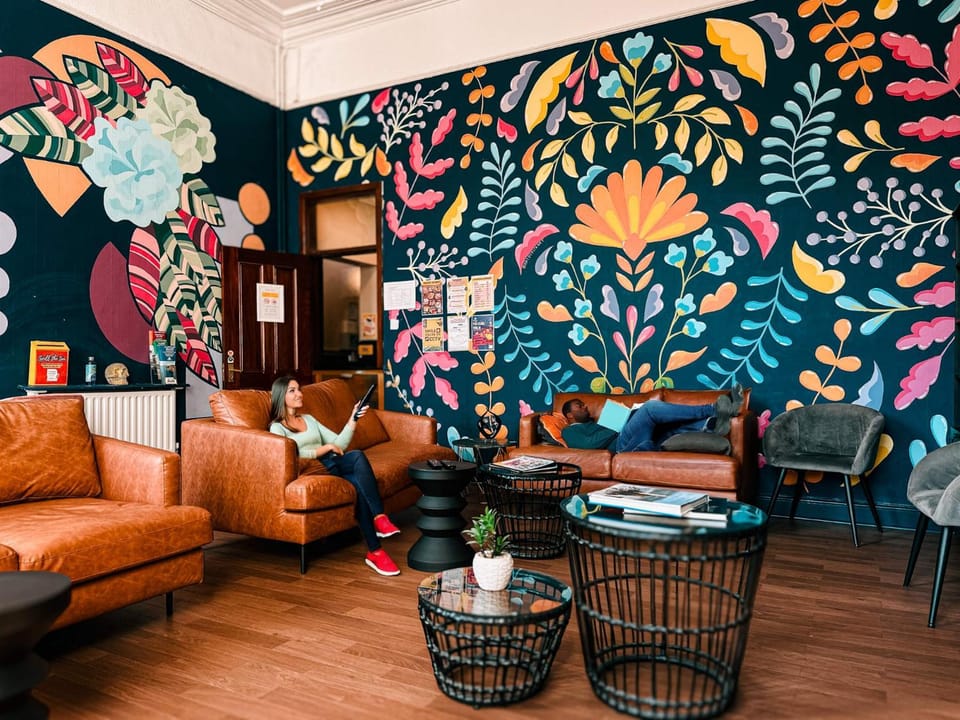 Communal lounge/ TV room, Game Room, TV and multimedia, Living room, Decorative detail, Seating area