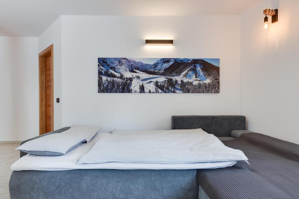 Bed, Living room