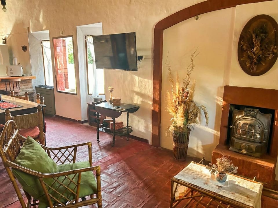 Communal lounge/ TV room, TV and multimedia, Living room, Seating area, Evening entertainment