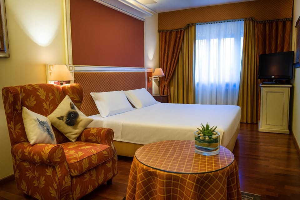 Bed, TV and multimedia, Living room, Photo of the whole room, Bedroom