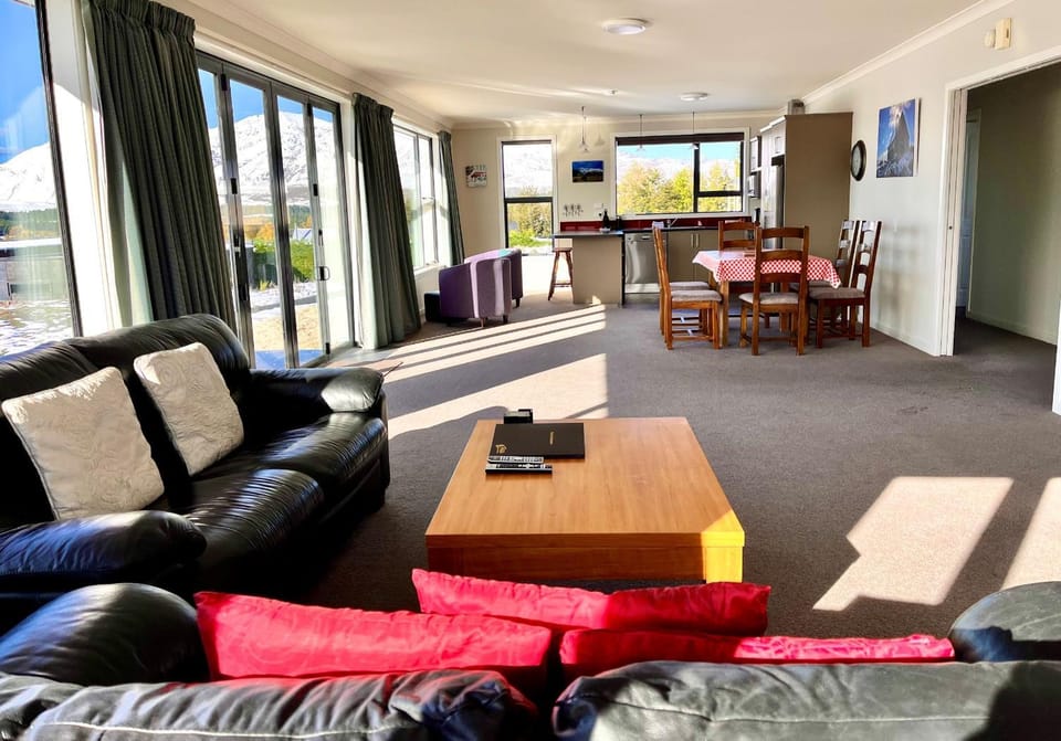 Living room, Seating area, Dining area, Mountain view