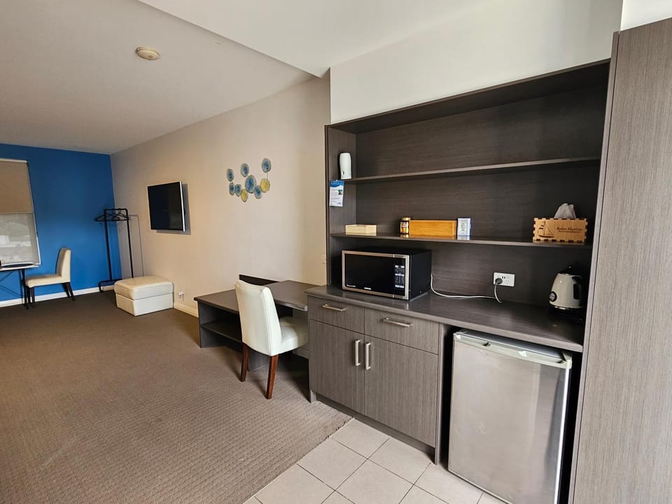 TV and multimedia, Kitchen or kitchenette, Dining area, minibar