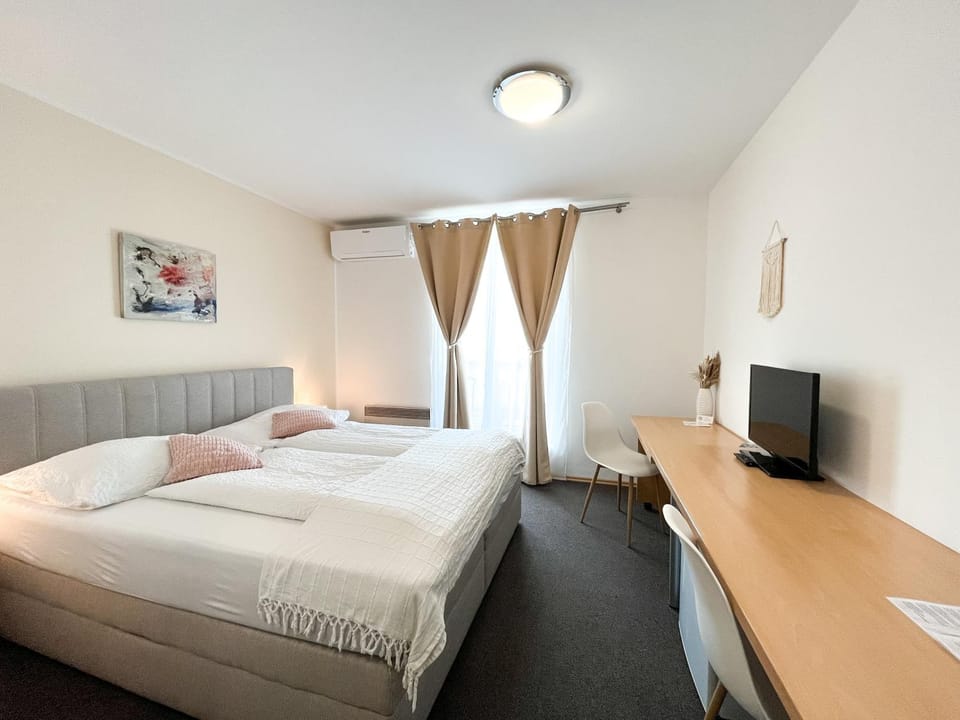 Bed, Photo of the whole room