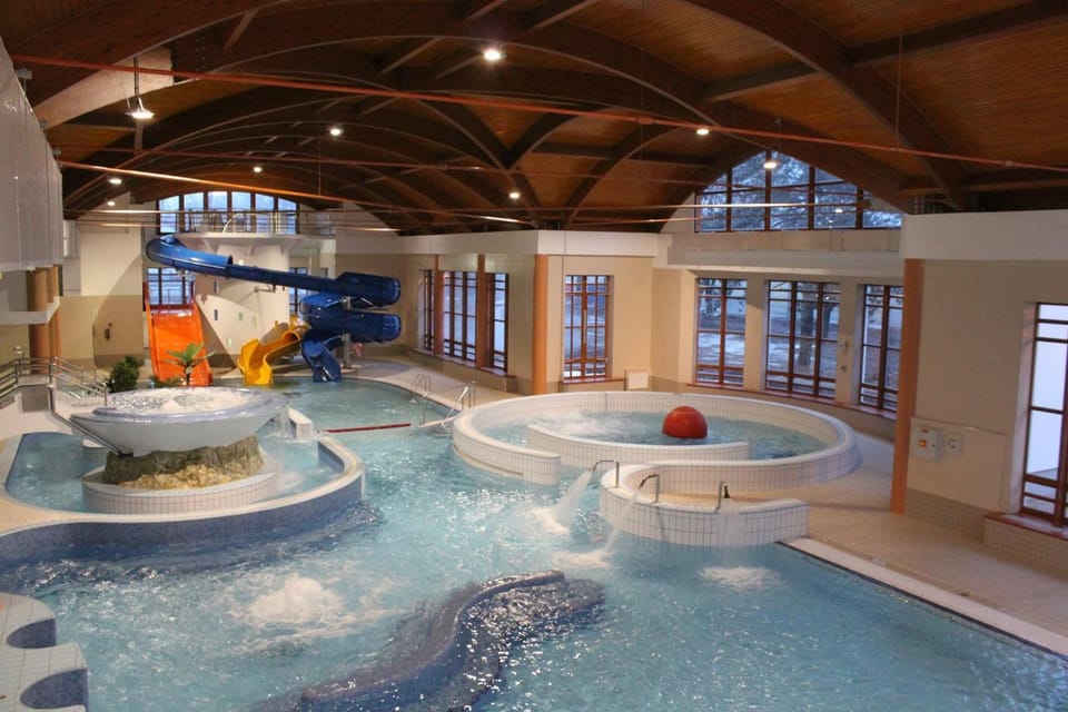 Hot Tub, Massage, Sauna, Spa and wellness centre/facilities