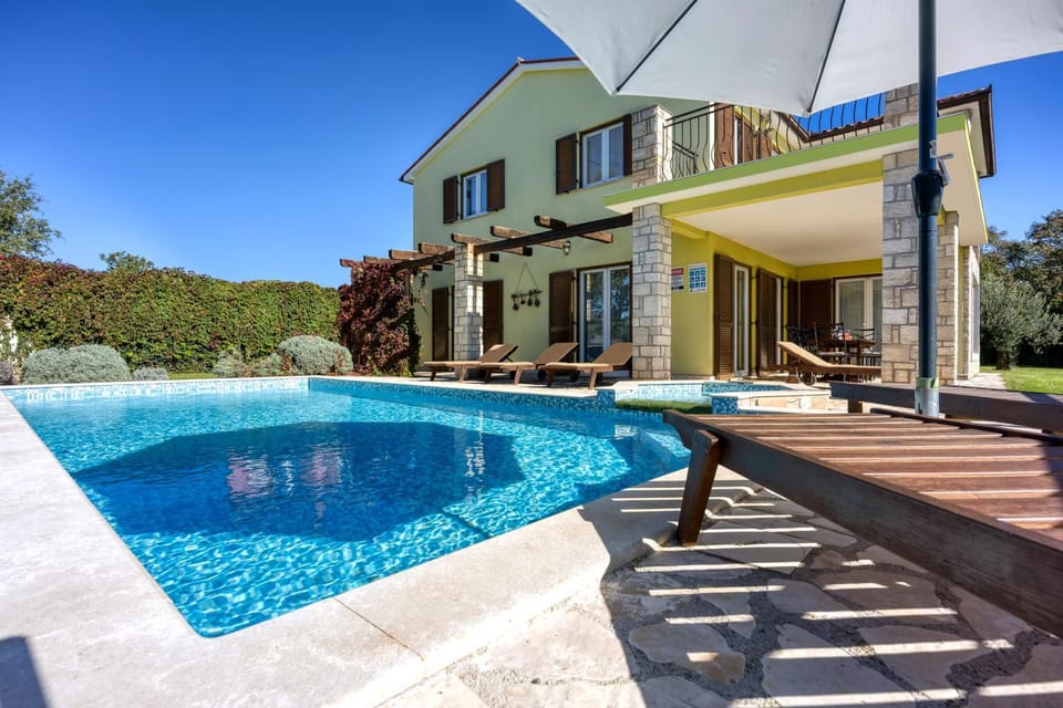 Patio, Pool view, Swimming pool, sunbed