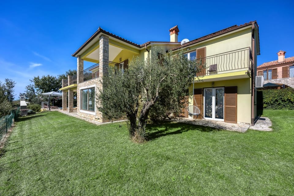 Property building, Garden view