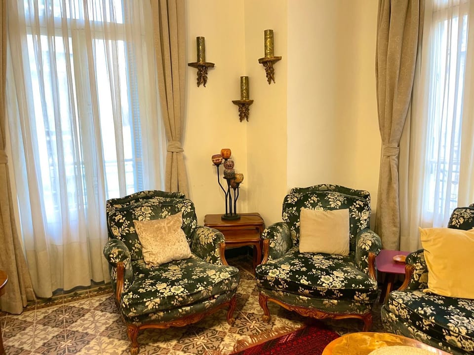 Appartement Dans Immeuble Haussmanien Apartment in Algiers [El Djazaïr]