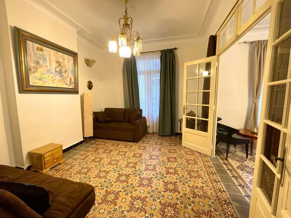 Bed, Seating area