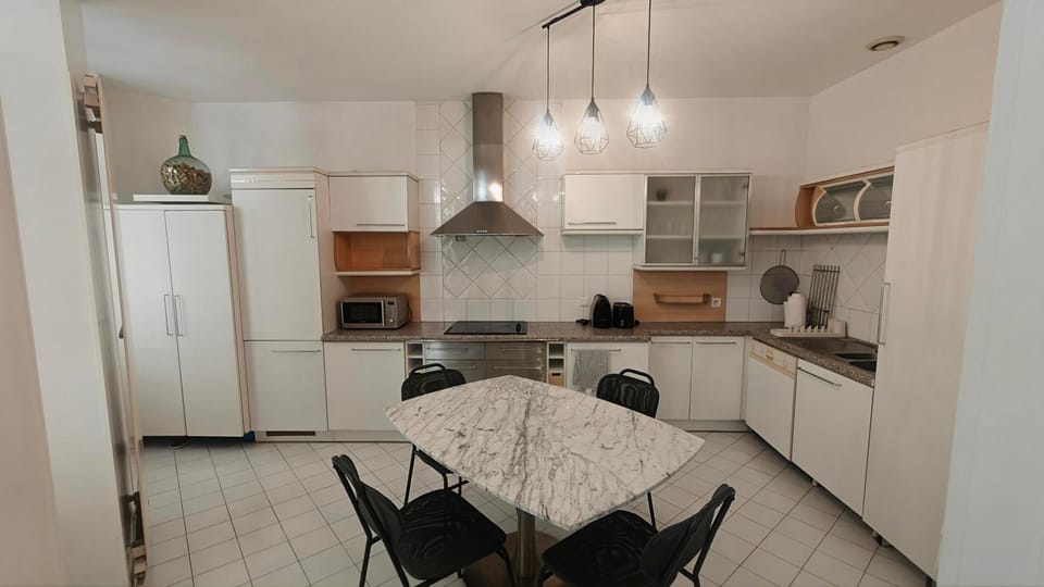 Kitchen or kitchenette, Dining area, dishwasher, oven, stove