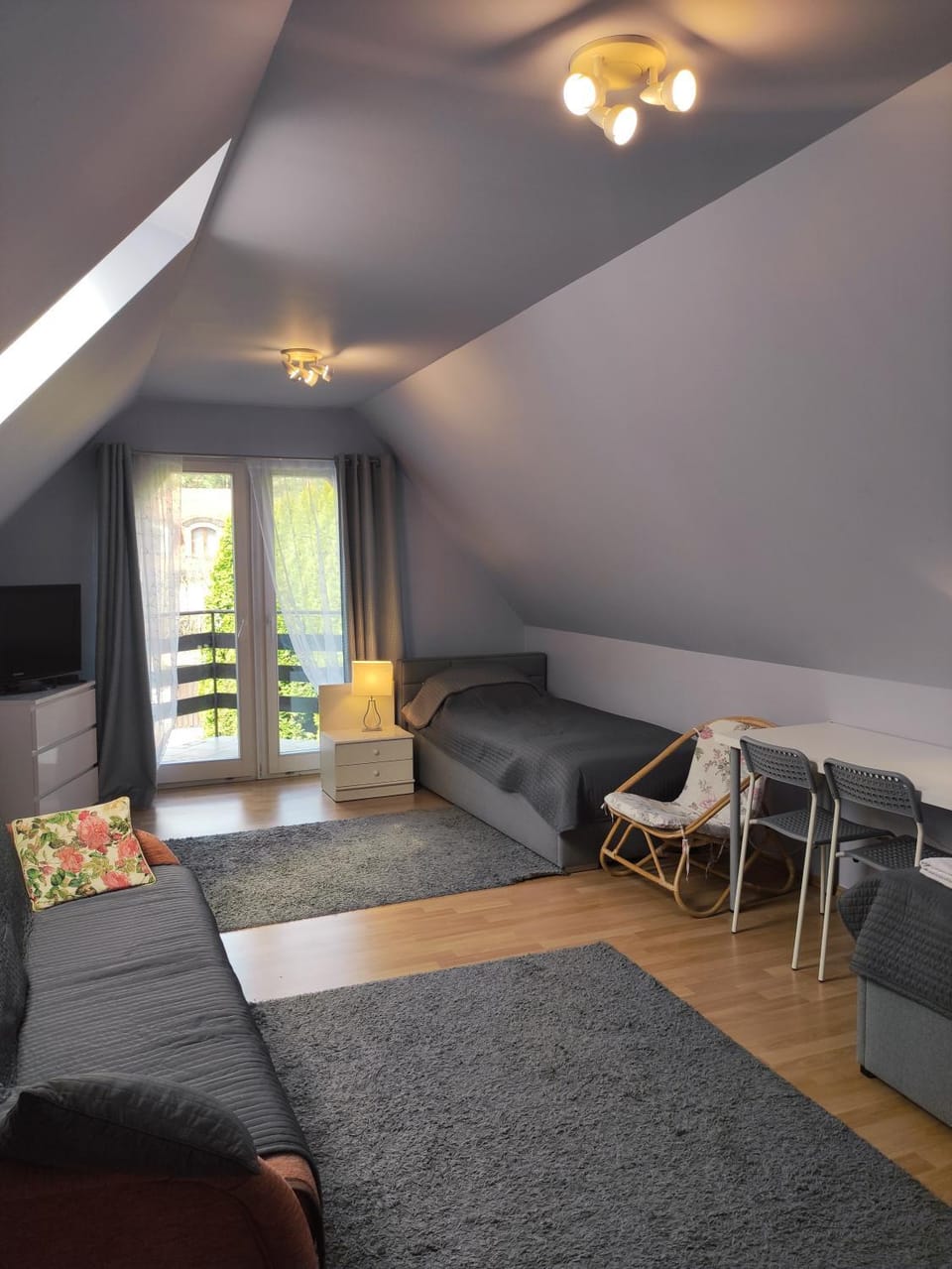 Bed, Day, Night, TV and multimedia, View (from property/room), Balcony/Terrace, Bedroom