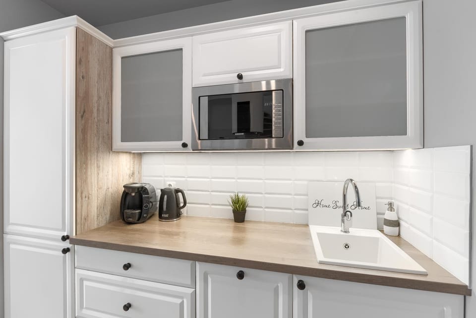 Kitchen or kitchenette, dishwasher, minibar, stove