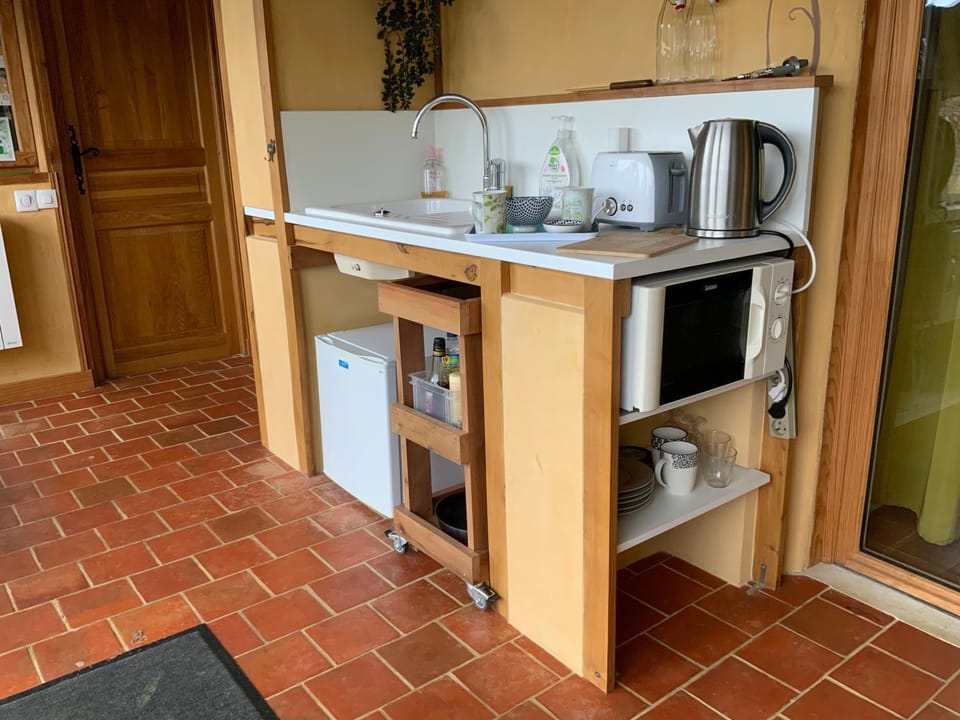 Coffee/tea facilities, Kitchen or kitchenette, minibar, stove, toaster