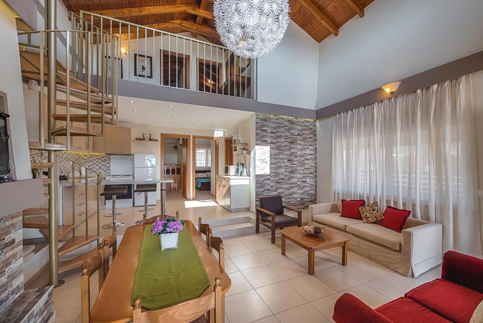 Living room, Seating area, Dining area, kitchen