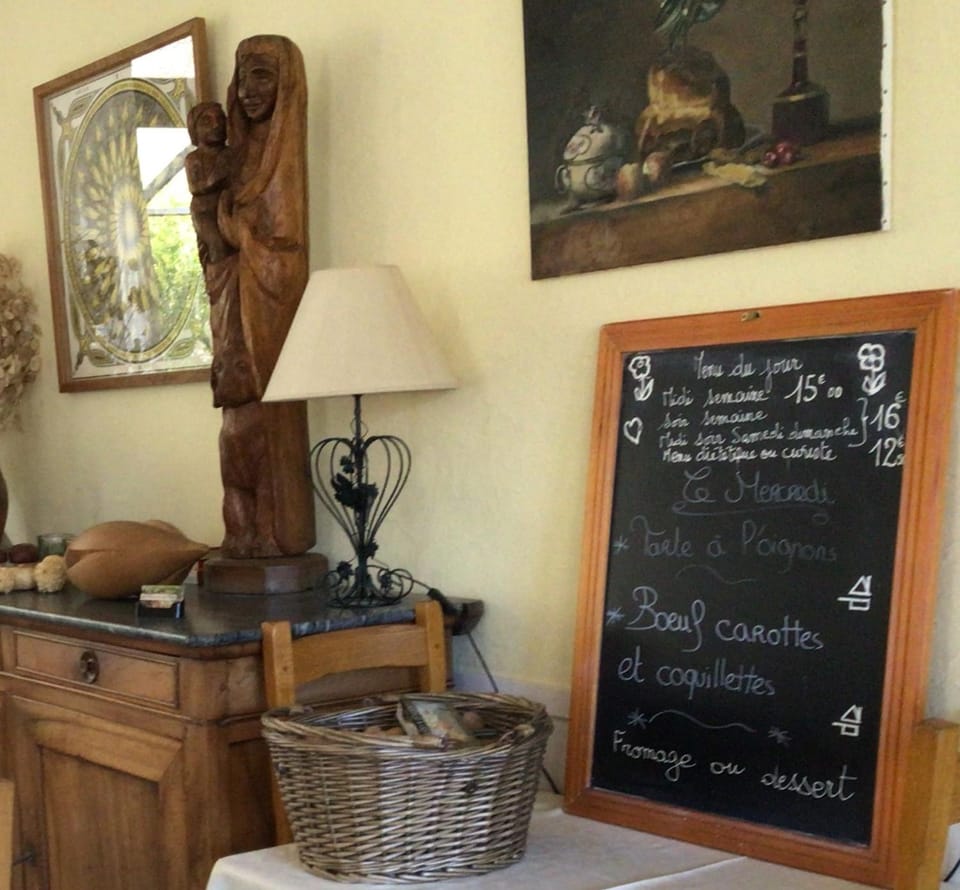 Property building, Restaurant/places to eat, Breakfast