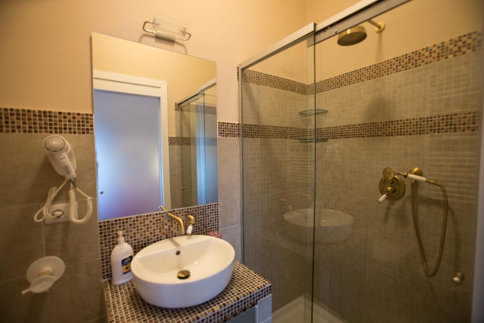 Bathroom, Other, Decorative detail, Text overlay