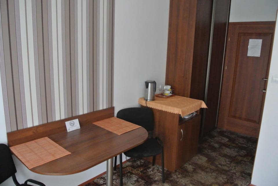 Coffee/tea facilities, Photo of the whole room, Decorative detail