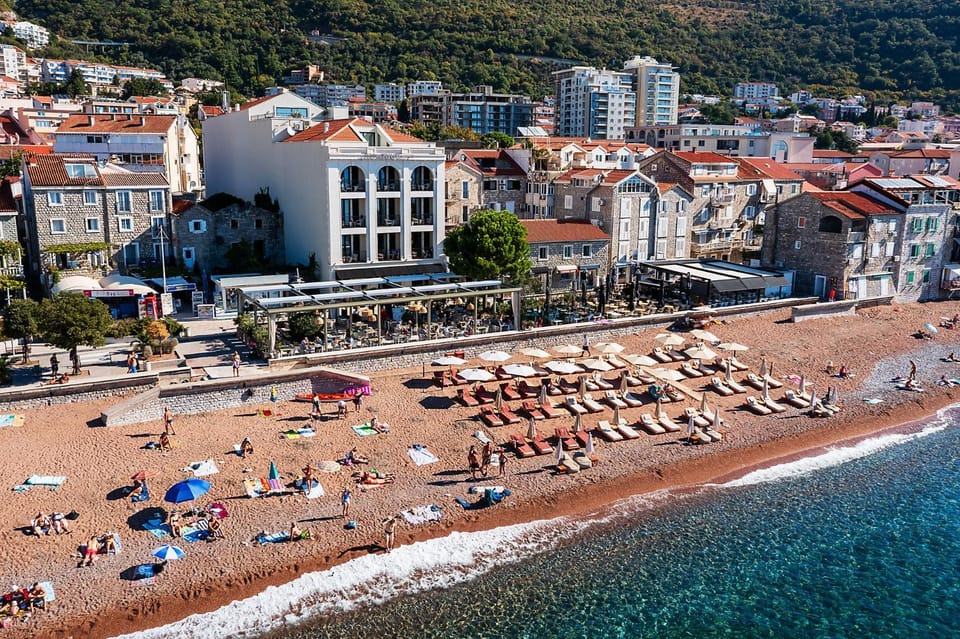 Property building, Day, Natural landscape, Beach, Sea view, Location