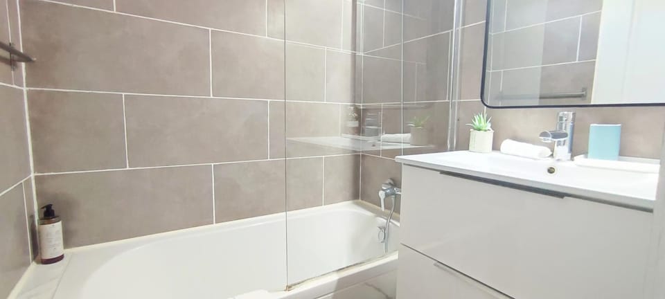 Bathroom, Bath