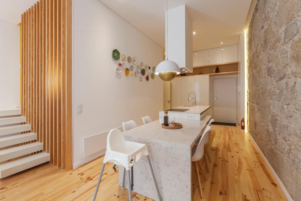 Kitchen or kitchenette, Living room, Seating area, Dining area