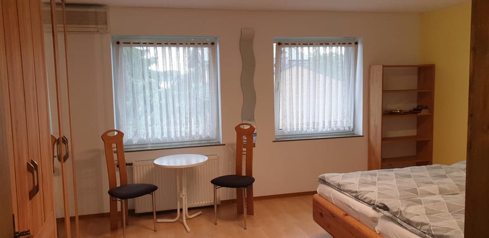Photo of the whole room, Seating area