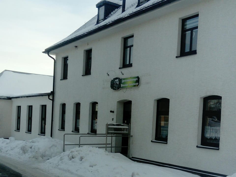 Facade/entrance, Winter