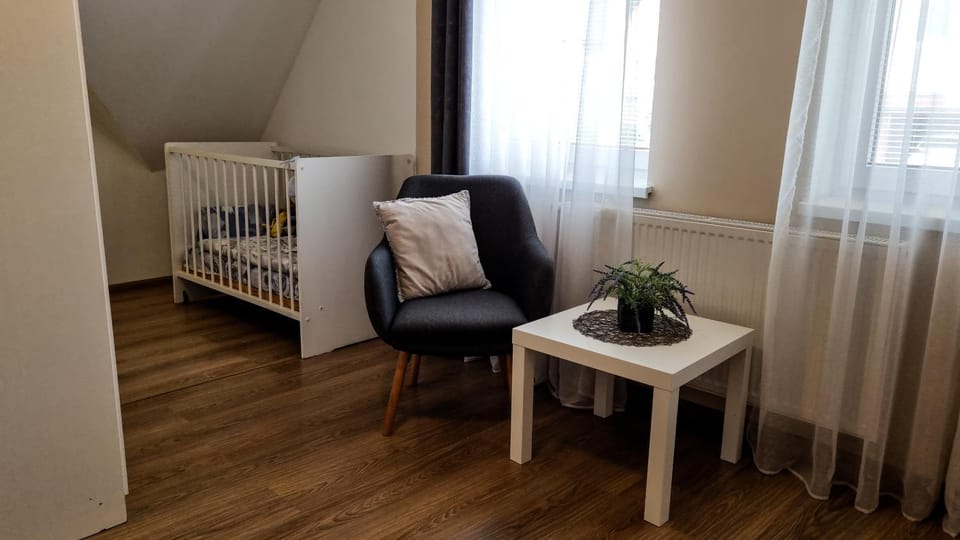 Bedroom, cot