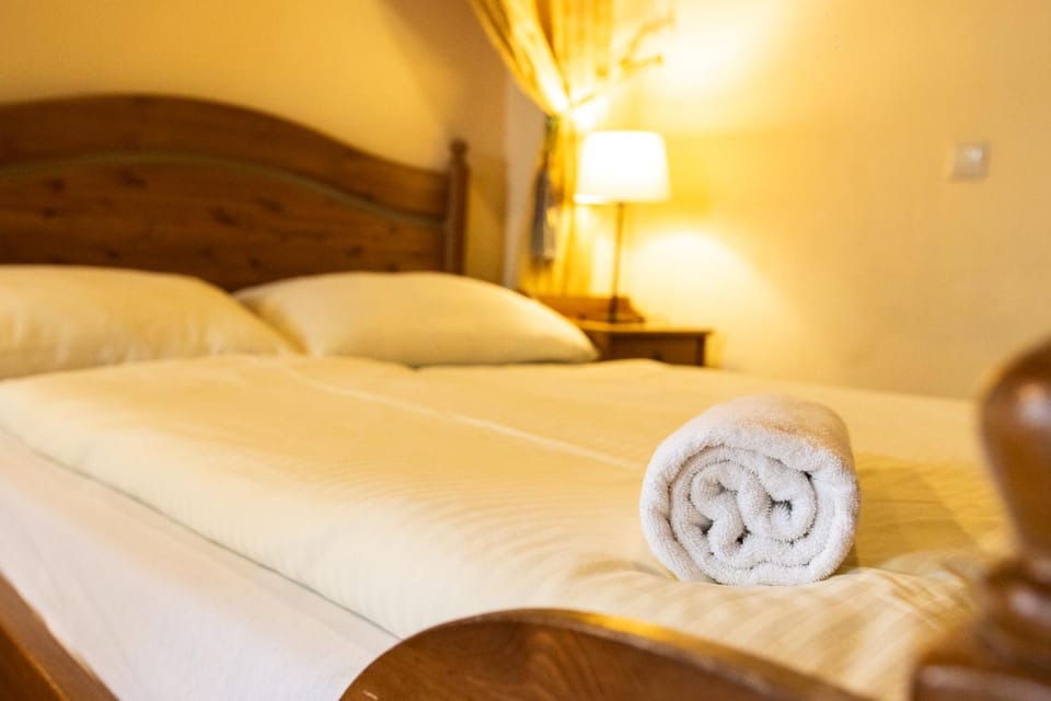 Bedroom, towels