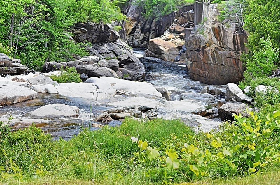 Restaurant/places to eat, Balcony/Terrace, Mountain view, River view