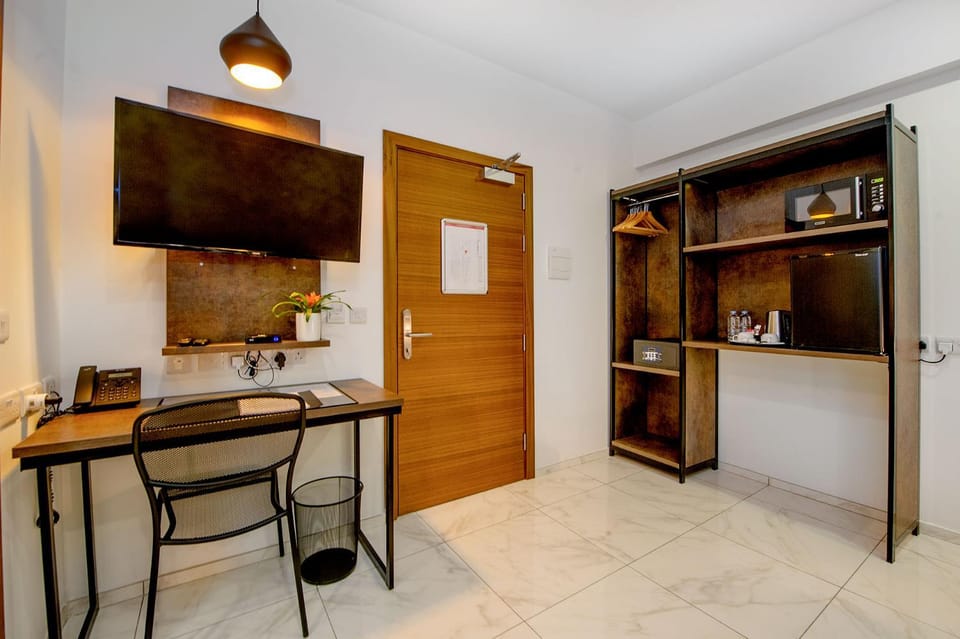 TV and multimedia, Coffee/tea facilities, minibar, safe, storage