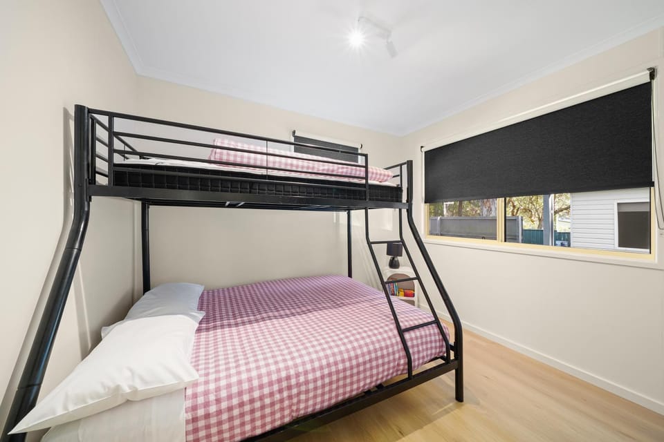 Bedroom, bunk bed