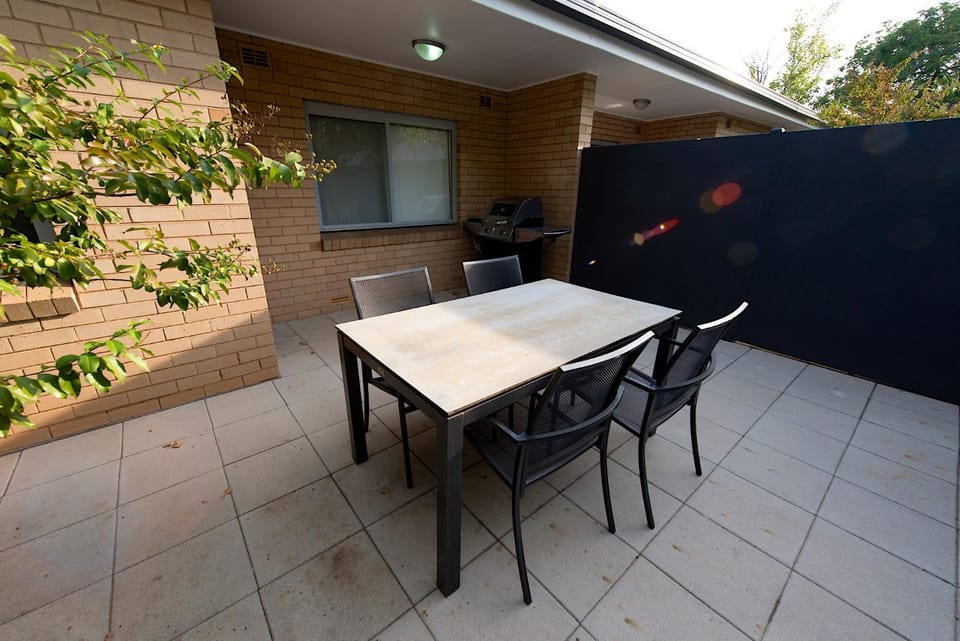Property building, Patio, Balcony/Terrace