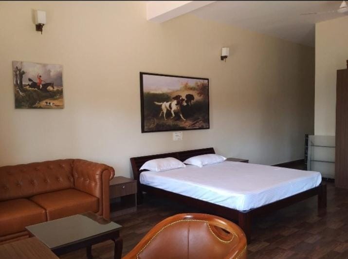 Seating area, Bedroom