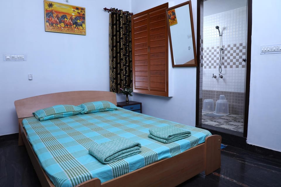 Bathroom, Photo of the whole room, Bedroom